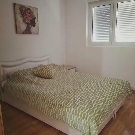 アパート Apartman Ivonin